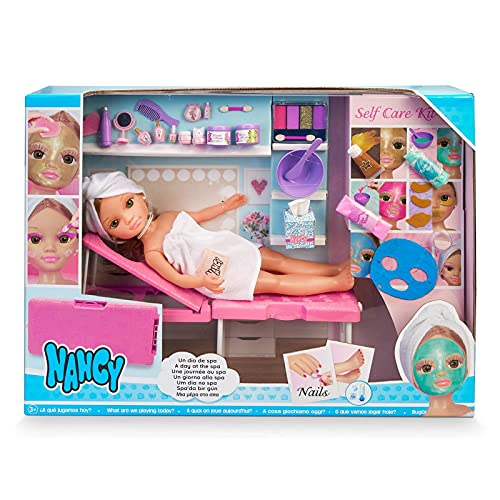 Nancy: Um dia no spa com uma toalha de boneca e cadeira de spa, um conjunto de máscaras, maquiagem com glitter e acessórios de beleza para meninas e meninos a partir de 3 anos, Famous, (700016639)